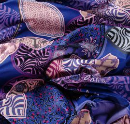 Samet digit tisk květinový motiv fialový