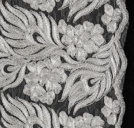 Krajka bordurová na tylu květy šedá