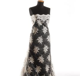 Krajka na vzorovém tylu květy slonová kost