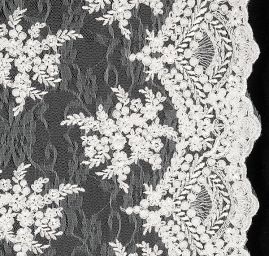 Krajka na vzorovém tylu květy slonová kost