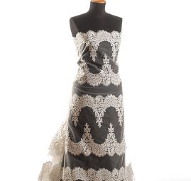 Krajka na tylu výšivka květiny slonová kost