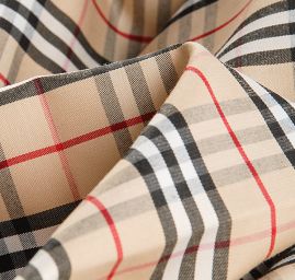 Košilová látka kostky béžová se vzorem burberry