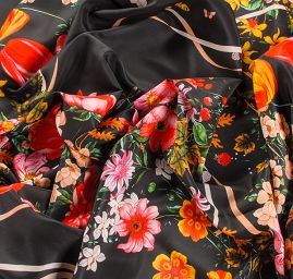 Krepsatén látka tisk květin černá