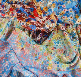 Saténové látka bordurový tisk barevných květin 