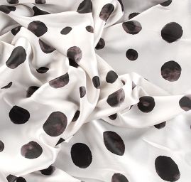 Saténová látka tisk puntíky slonová kost