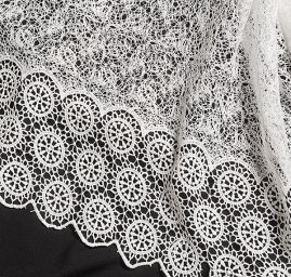 Efektní hrubá krajka květinový vzor slonová kost