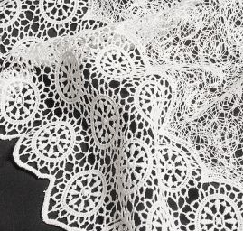 Efektní hrubá krajka květinový vzor slonová kost