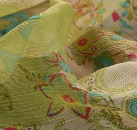 Šifon plise květinový motiv a paisley vzor