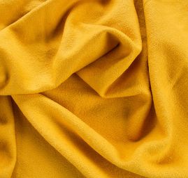 Vlněný úplet okrové barvy