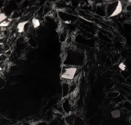 Imitace kožešiny černá s aplikací lesklých střípků