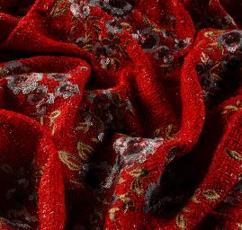 Kostýmová látka s flitrovou výšivkou květů