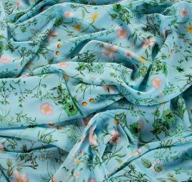 Viskozová šatovka květinový vzor světle modrá