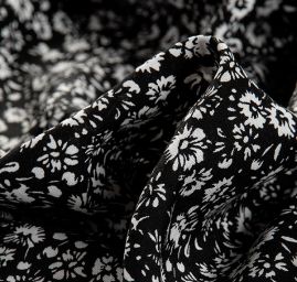 Viskozová šatovka drobný květ bíločerná