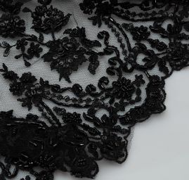 Efektní krajka vyšitá korálky černá 