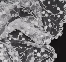 Efektní krajka sněhově bílá