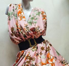 Imitace hedvábí pružný atlas květinový vzor růžová