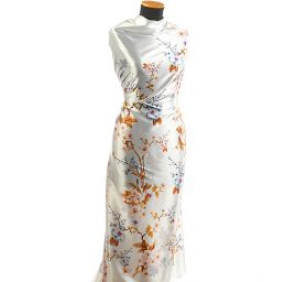 Atlas kimono variace pnoucích květů slonová kost