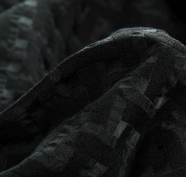 Brokát plastický geometrický vzor černý