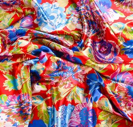 Atlas romantický vzor květin velký červený