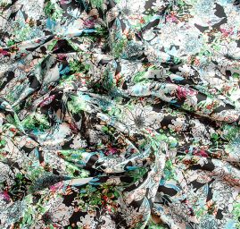 Atlas romantický květinový motiv zelený