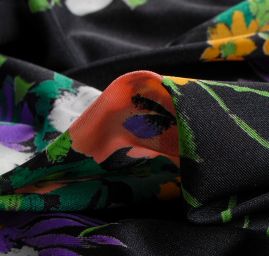 Pletenina květinový vzor černá