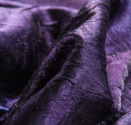 Lamé šatová látka kreš fialová
