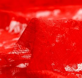 Jemná pružná krajka drobné květy v červené