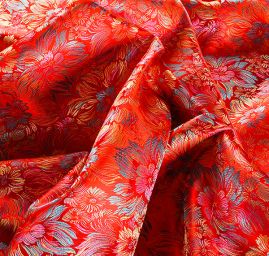 Brokát romantický květinový motiv červený