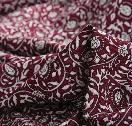 Viskozová šatová látka květinový vzor vínová