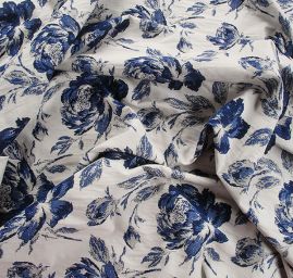 Žakárová látka květinový vzor modrobílá