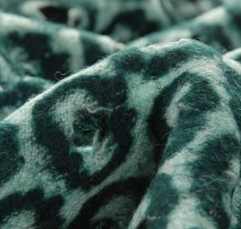 Efektní silnější pletenina avantgardní vzor zelená