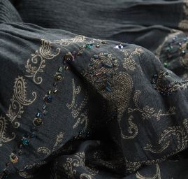 Žakárová látka oboustranná béžovozelená korálky