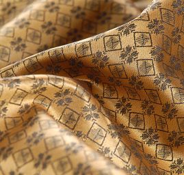 Brokát žakárová látka zlatočerná drobný vzor 