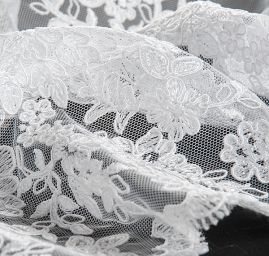 Krajka tylová s výšivkou bílá