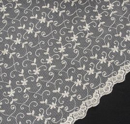 Krajka jemná tylová výšivka s rexem smetanovostříbrná