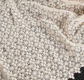 Krajka hrubá drobný květinový vzor smetanová