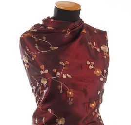 Vyšívaný taft drobné pnoucí se květy vínový