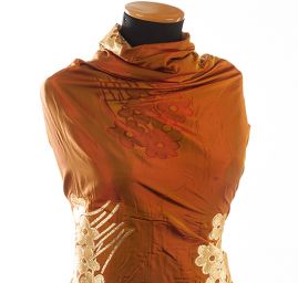 Taft hladký květinový zlatý vzor šanžán červeno/zlatý