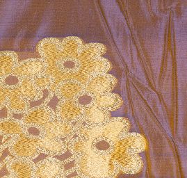 Taft hladký květinový zlatý vzor šanžán fialovo/okrový