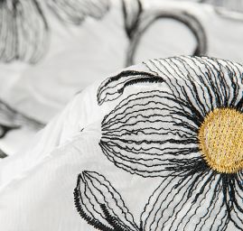 Taft hladký jemný výšivka květů