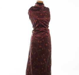 Vyšívaný taft  pnoucí se květy tm. vínový