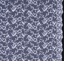 Efektní výšivka na tylu bílé barvy