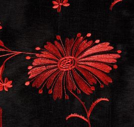 Vyšívaná taftová metráž s květy černá vínová