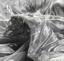 Krajka květinový motiv šedá