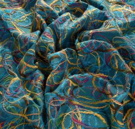 Efektní netkaná textilie s nevšední výšivkou