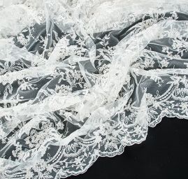 Krajka výšivka na tylu korálky, flitry, štras slonová kost