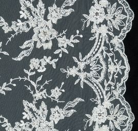 Krajka výšivka na tylu korálky, flitry, štras slonová kost