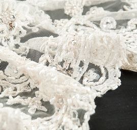 Krajka výšivka na tylu korálky, flitry, štras slonová kost