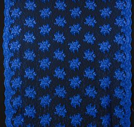 Krajka jemná výšivka na vzorovém  tylu modrá