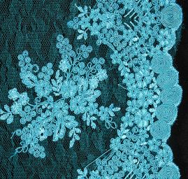 Krajka jemná výšivka na vzorovém tylu tyrkys modrá